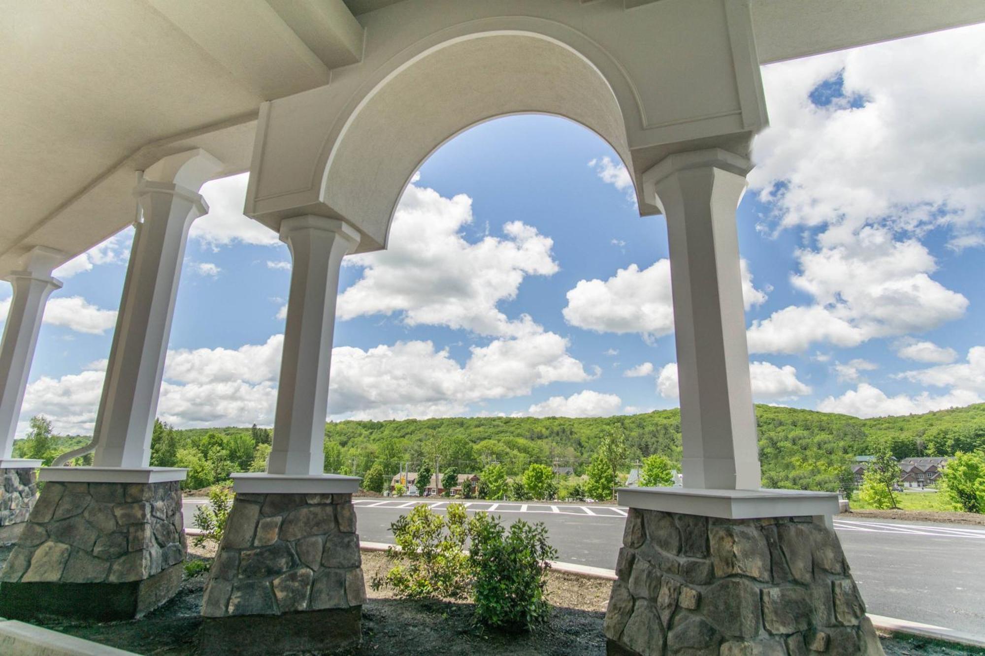 Courtyard By Marriott Lenox Berkshires Hotel Buitenkant foto